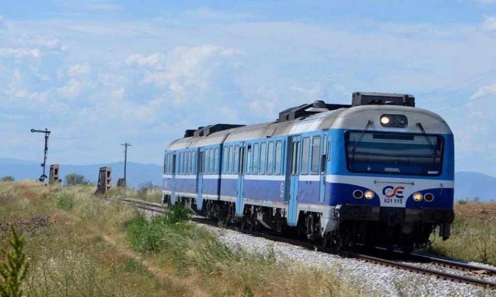 Ταλαιπωρία για επιβάτες τρένου με προορισμό τη Θεσσαλονίκη: Ακινητοποιήθηκε λόγω τεχνικού προβλήματος